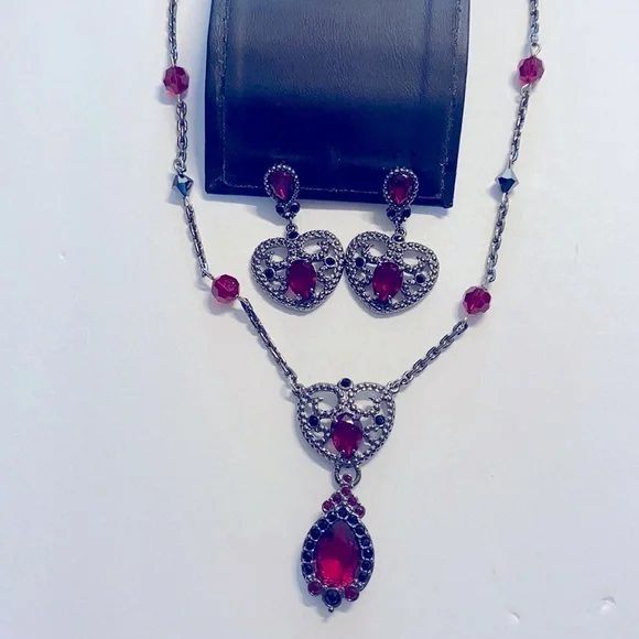 Vintage Retro Silver Tone  Necklace with Heart Shaped Red Drop Pendant Swarovski - Picture 4 of 4